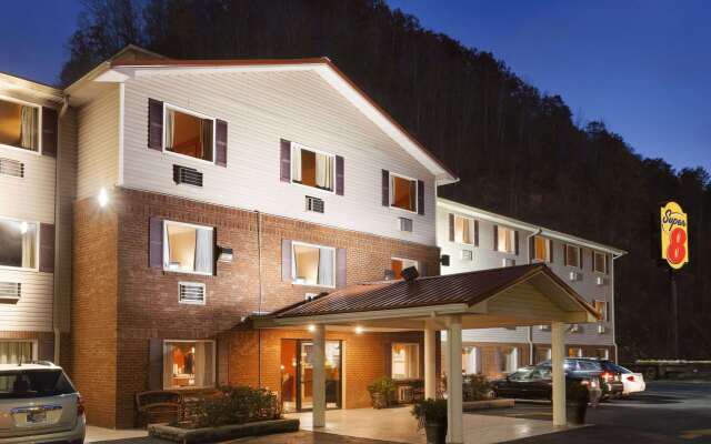 Super 8 by Wyndham Prestonsburg