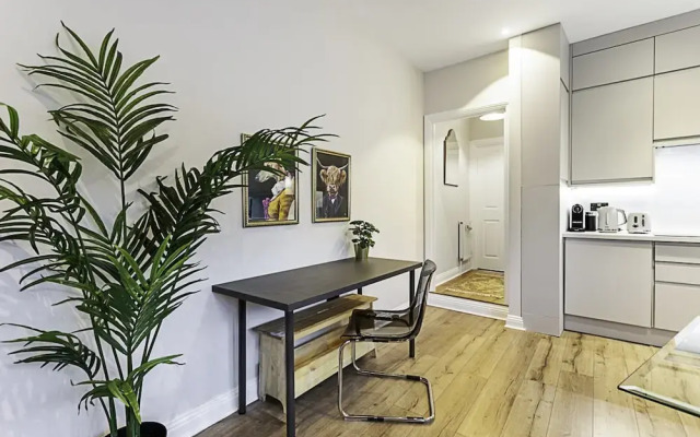 Gorgeous Roehampton Flat