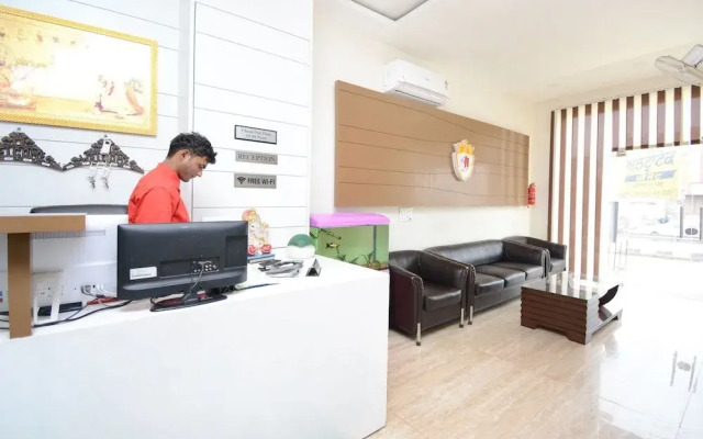 OYO 28282 Hotel J J Crown