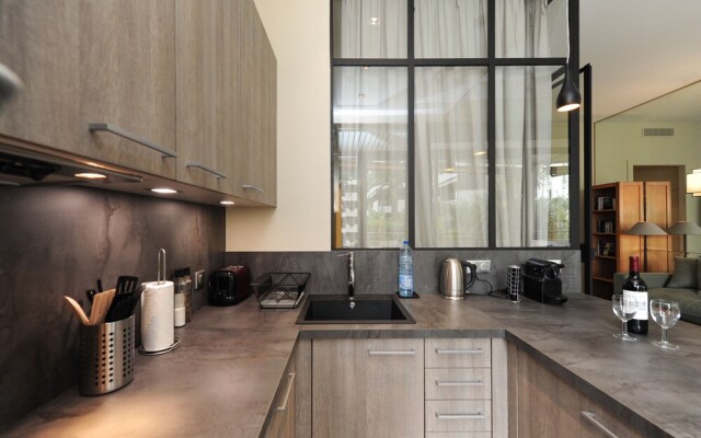 Gray d'Albion YourHostHelper