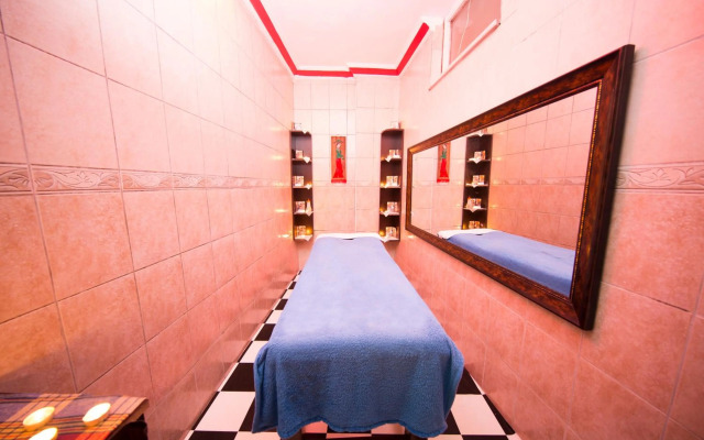 First Class Hotel