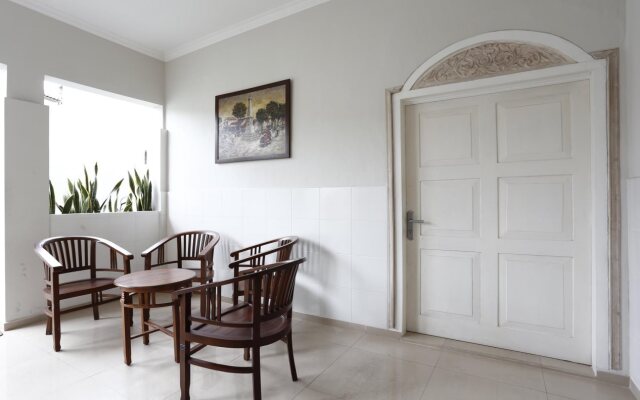 RedDoorz Plus near Adisucipto Airport 2
