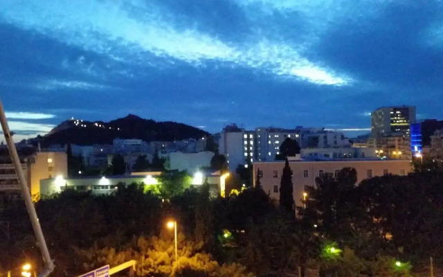 Luxurious 4 Bdrm 3Bath Apt 1- Athens
