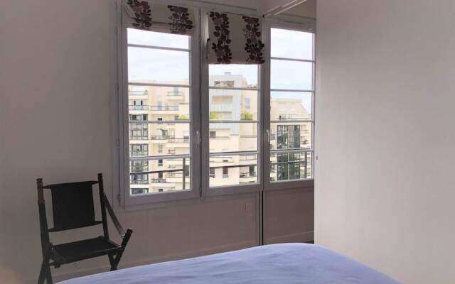 Apartment for 4 Persons View on the Eiffel Tower