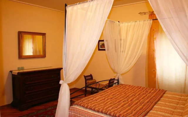 Wonderful private villa with private pool, A/C, WIFI, TV, pets allowed and parking, close to Are...