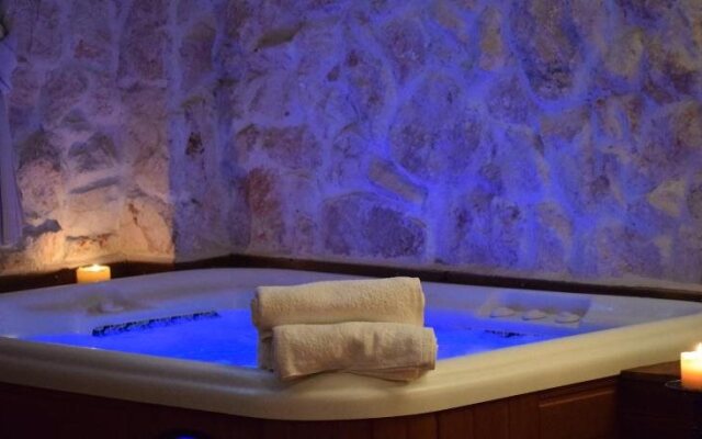 Hagiati Anastasiou Hotel & Spa