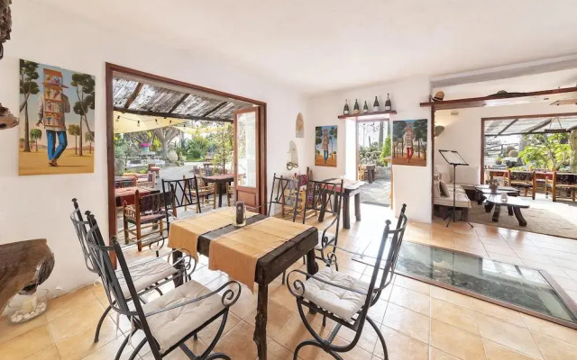 Ravino Secret Retreat