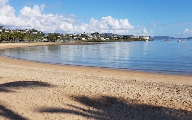 DAYDREAM Spcaious & Comfortable with Water Views