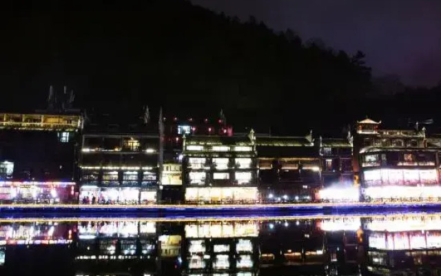 Zixuan Pavilion Riverside Inn