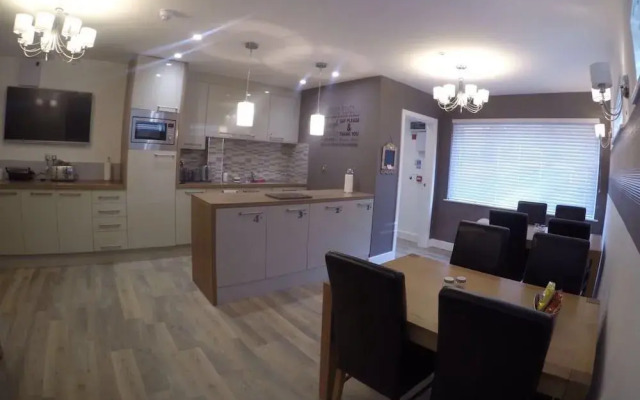 Deepcut Lodge Bed and Breakfast Self Service