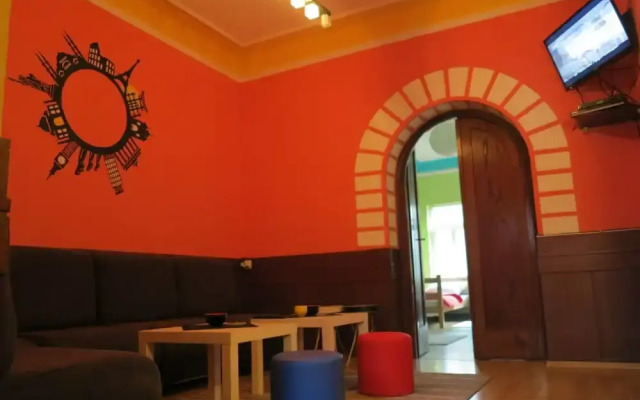Traveler's Hostel & Apartments