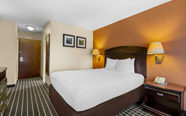 Comfort Inn & Suites Somerset - New Brunswick