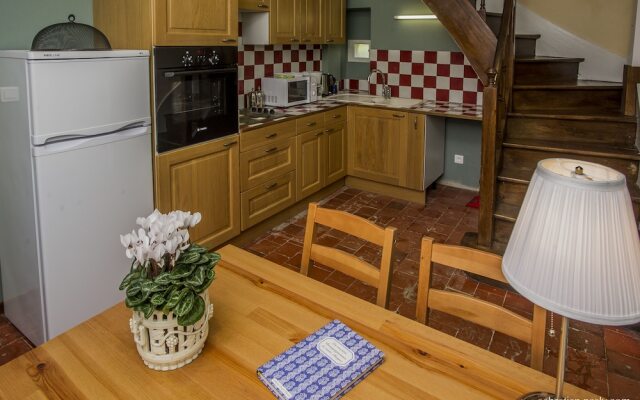 La maison des grilles du château de Prye