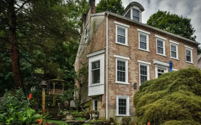 The Dolon House Bed and Breakfast