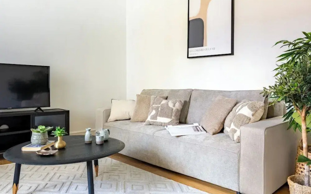 Sanders Shield - 3 Bedroom Apartment With Balcony