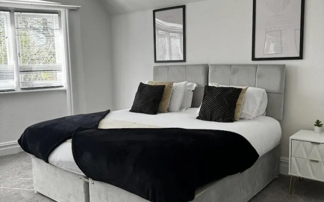 Inviting 2-bed Apartment in Poole