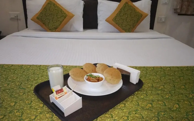 Golden Palm Suites