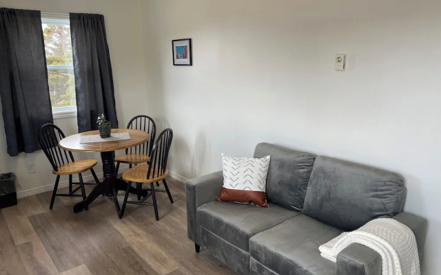 Buoy & Arrow Restaurant and Suites