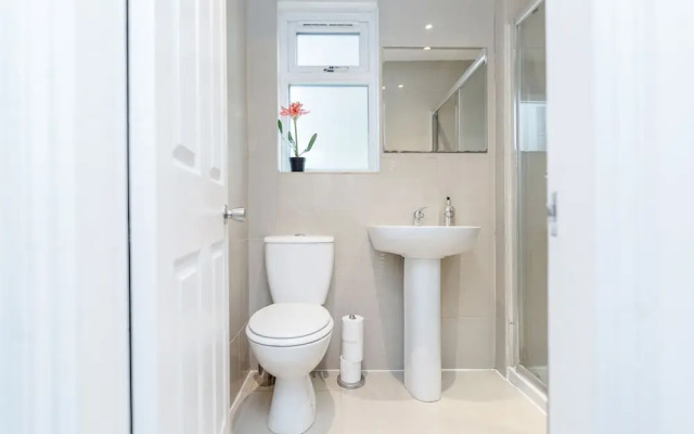 Clapham 2Bed with Patio by BaseToGo