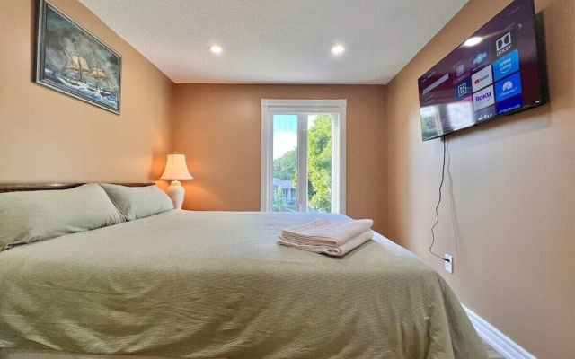 Cozy Home Near Transit & Hillcrest Mall with Free Parking