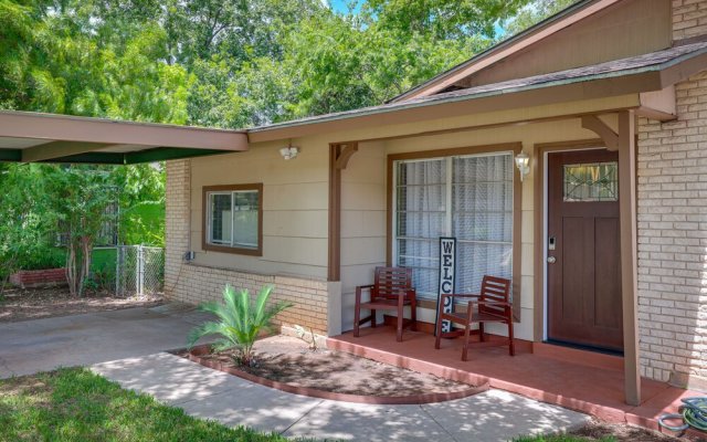 Single-story Home in San Antonio: Great Location!