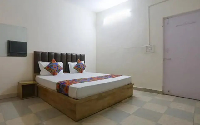 Fabhotel White Retreat Inn