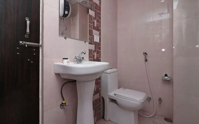 OYO 15169 Hotel Rk Inn