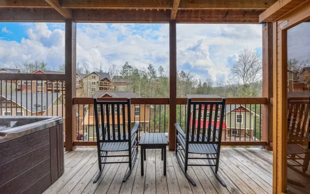 Hilltop Haven - Four Bedroom Chalet
