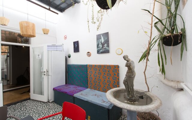 Daddy Long Legs Art Hotel