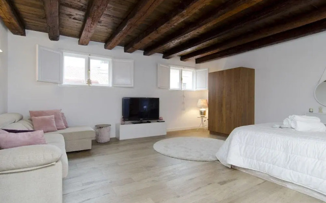 Hellenhost Gran Vía V