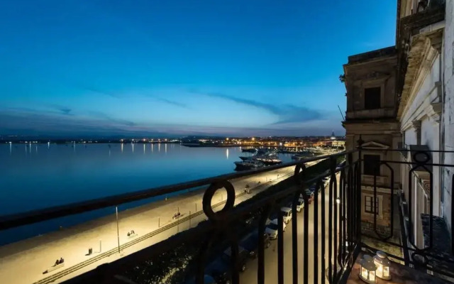 Duomo sea Side Deluxe Apartment
