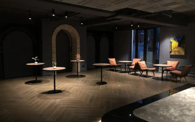 Charmaine's Hotel & Apartment