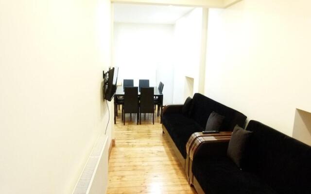 SS Property Hub - Family Apartment Kensington
