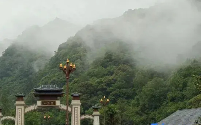 Sanqing Mountain Retreat Homestay (Gangshou Cable Car Store)