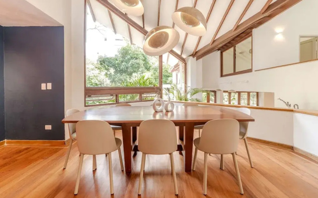 w Incredible 5BR House w Jacuzzi in El Poblado