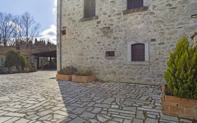 Secluded Holiday Home in Sepino With Balcony