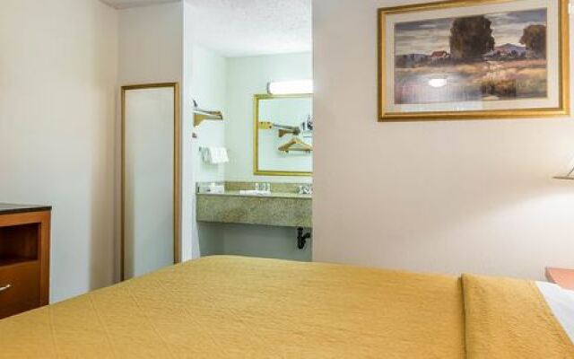 Quality Inn & Suites Bakersfield