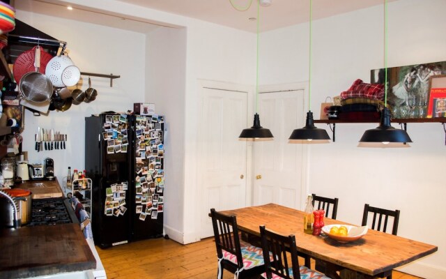 Bright Flat in Edinburgh With Private Garden