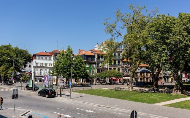 Tripas-Coração, Cordoaria River and Garden View