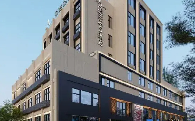 Dolanda S Hotel (South Lake Square Branch)