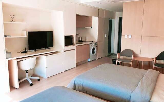 The November Stay in Songdo Honestar