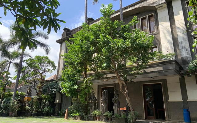 Nirwana Hotel Suites