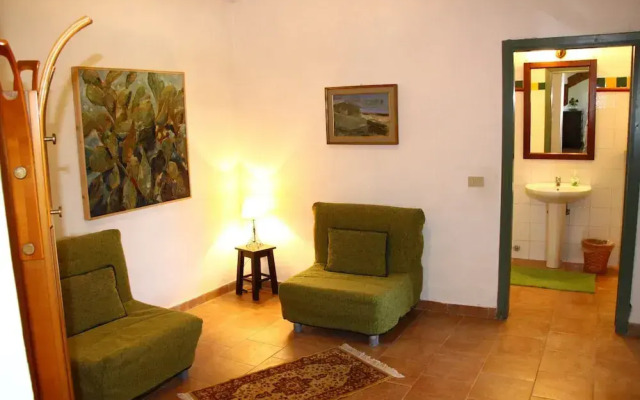 Apartment in Guasticce With Shared Pool