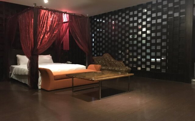 Her Home Spa Motel Douliu