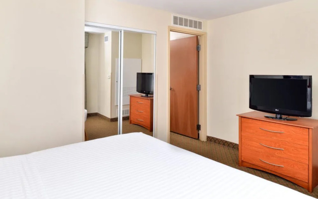Holiday Inn Express Hotel & Suites Southfield - Detroit