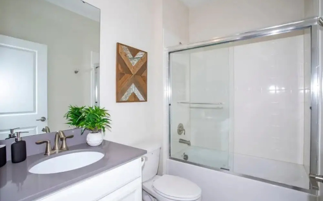 Stunning 5BR Home - Your Dream Getaway