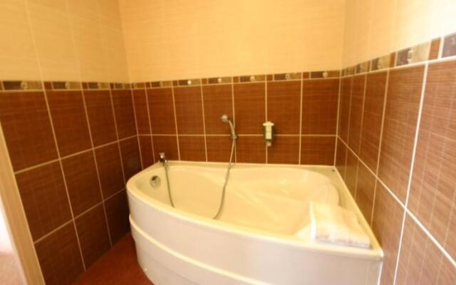 Brit Hotel La Guinguette