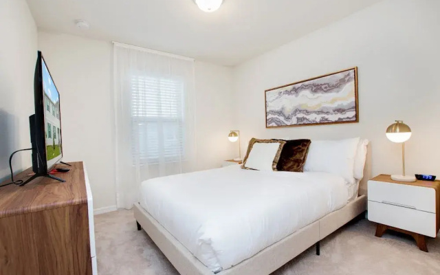 5 bed Town Home With Pool
