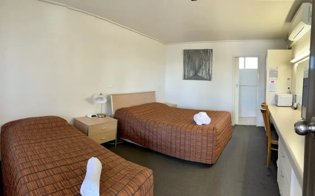 Econo Lodge Rusty's