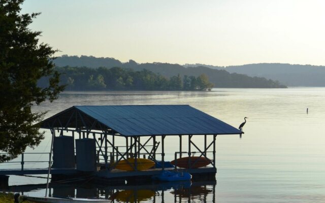 Anchor Inn on The Lake Bed and Breakfast